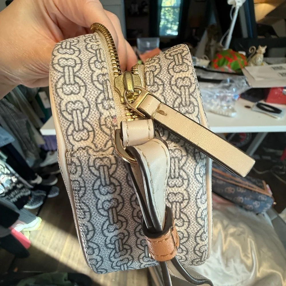 Tory Burch Gemini Link Crossbody Camera Bag Preloved Condition ( stained inside)